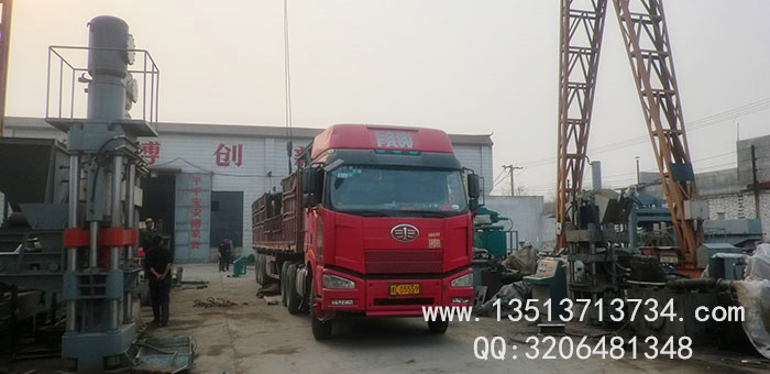 500噸全自動(dòng)舔鹽磚機(jī)發(fā)貨現(xiàn)場